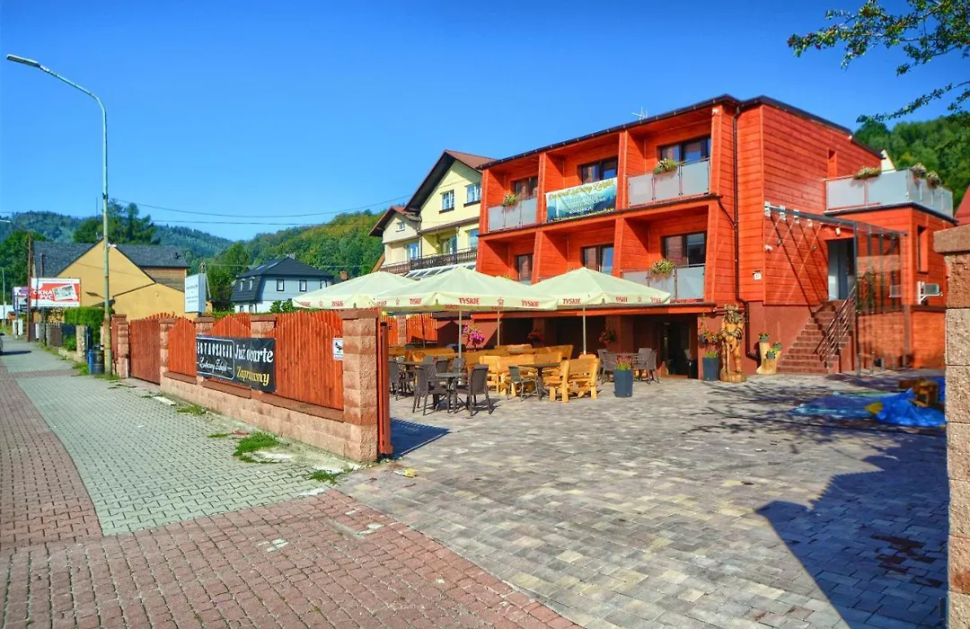 Pensjonat&Restauracja Lustrzany Zakątek-1