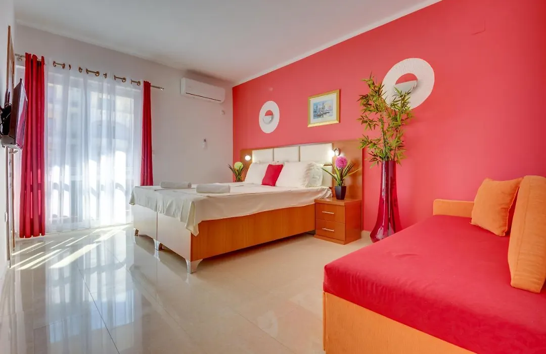 Aparthotel Villa Primafila-1