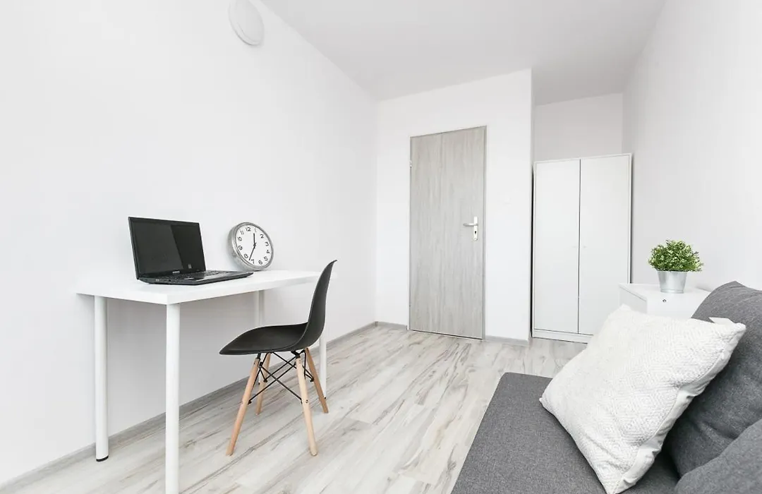 Rooms4Less-1