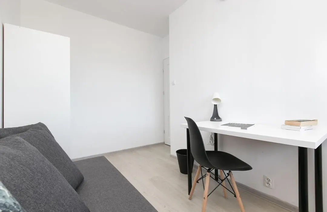 Rooms4Less-1