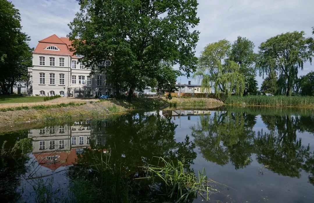 Pałac Rajkowo-1