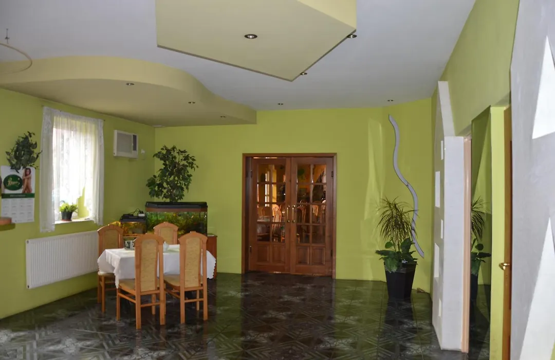 Hotel Pod Dębami-1