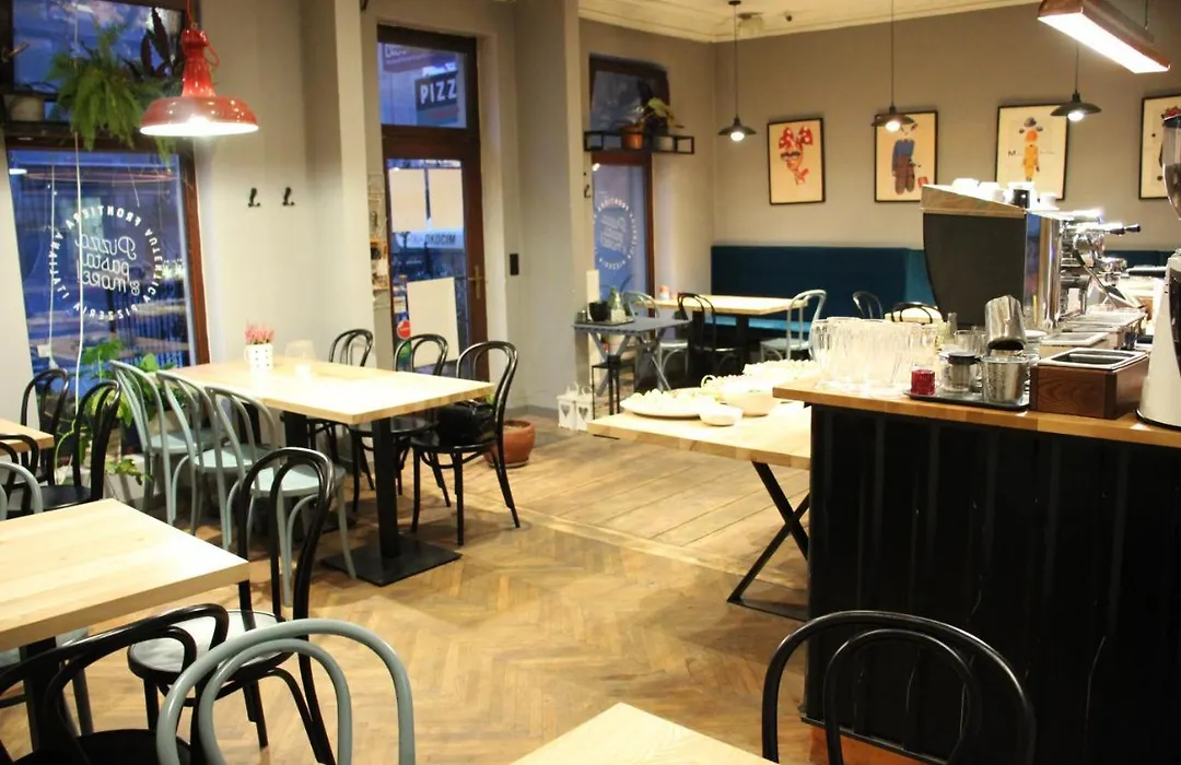 Blooms Inn - City Center Poznan By Friendly Apartments-1