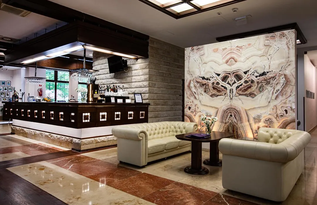 Hotel Crocus-1