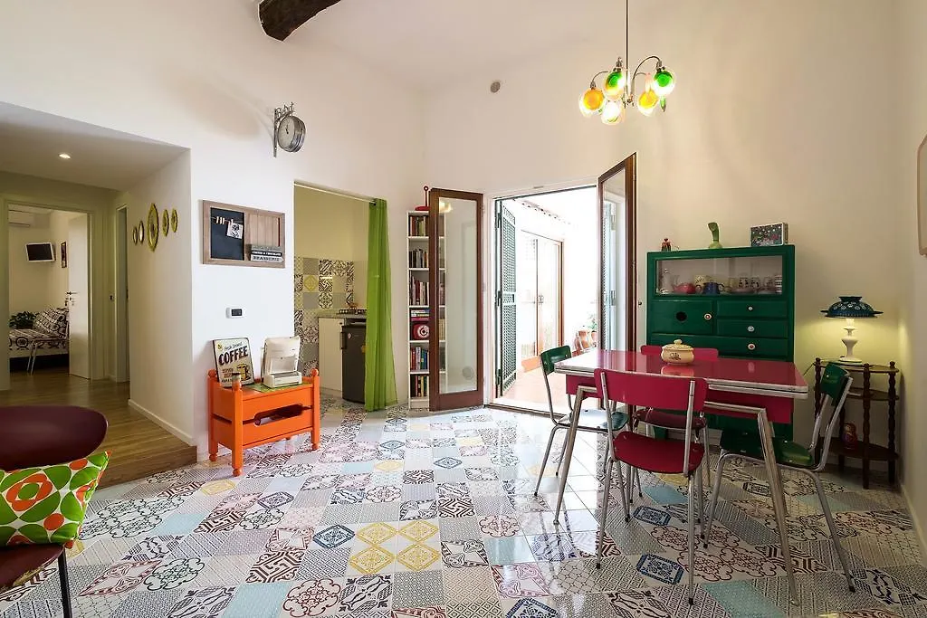 Mad Bed & Breakfast-1