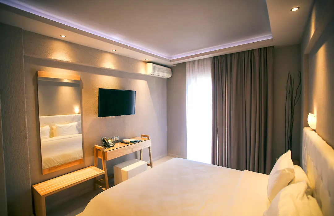 Royal Hotel And Suites-1
