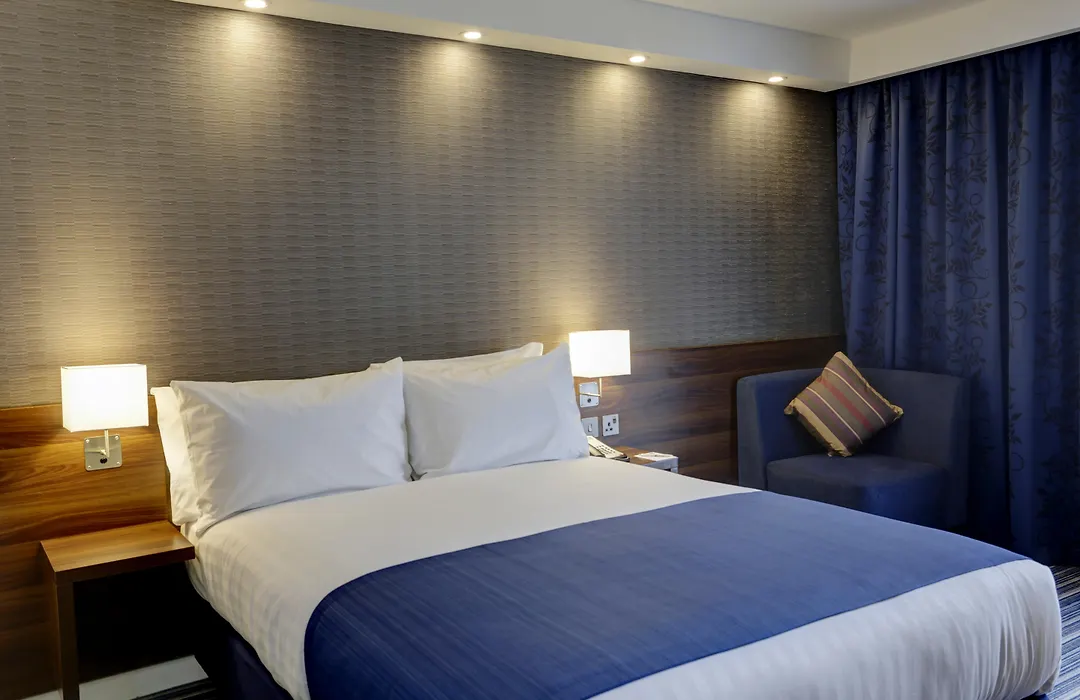 Holiday Inn Express London - Excel By Ihg-1