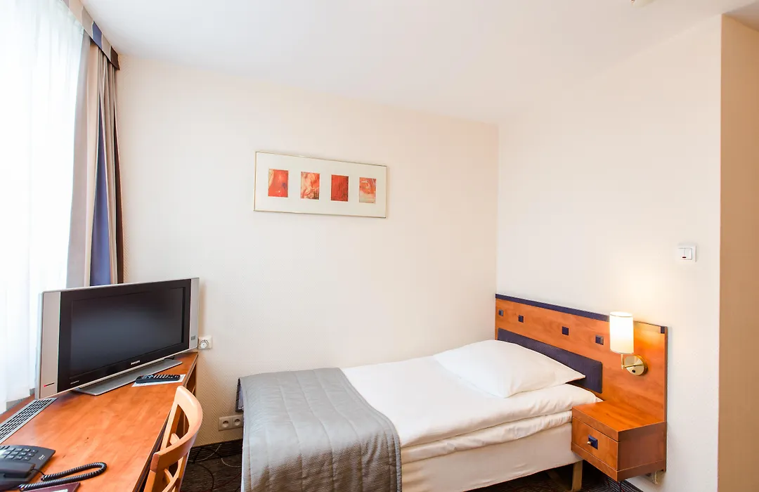 Qubus Hotel Głogów-1