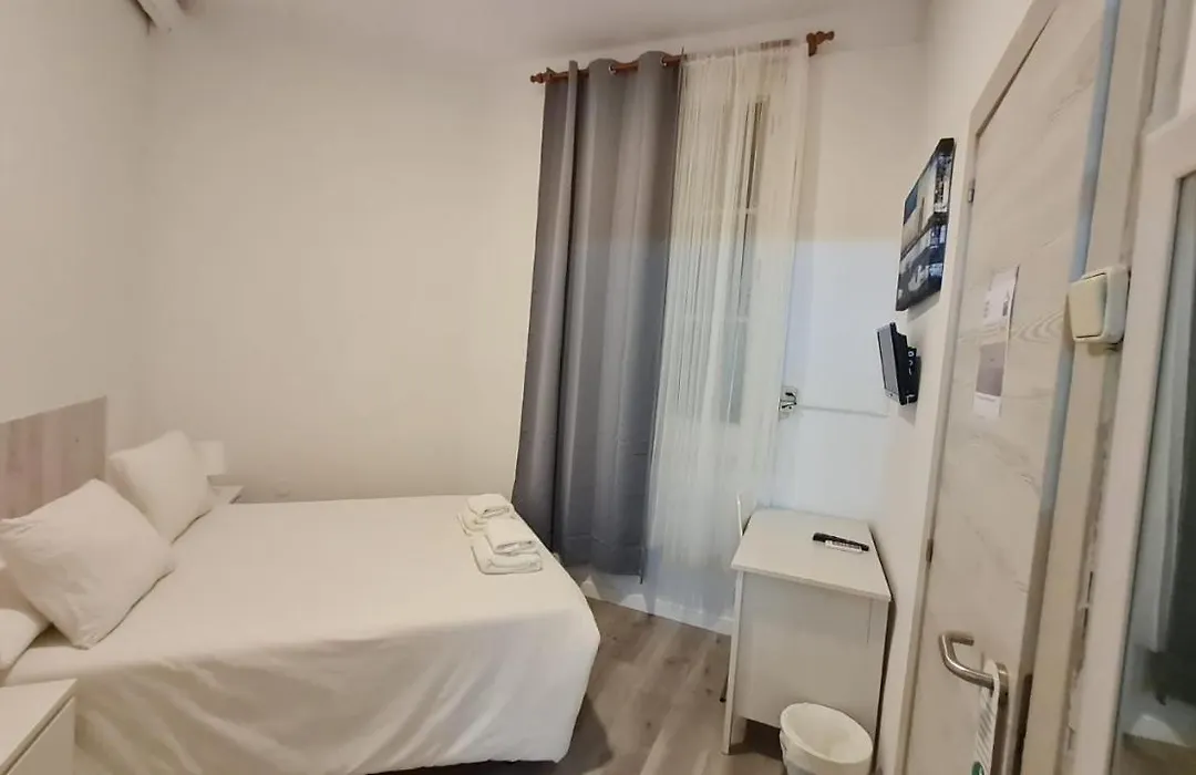 Hostal Eixample-1