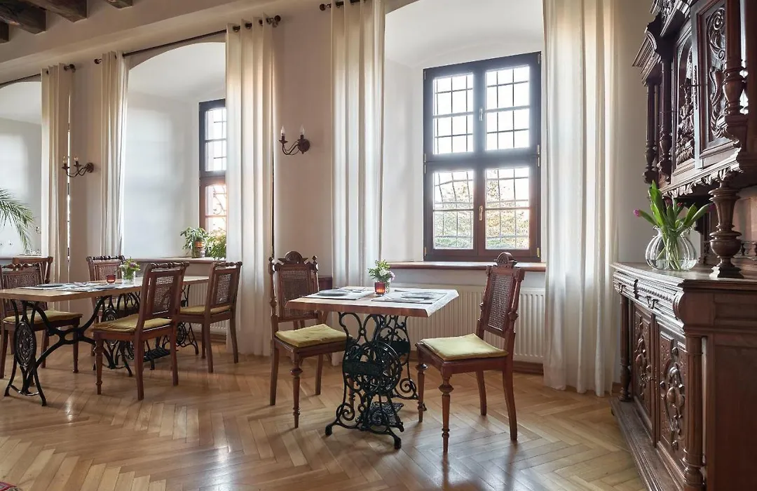 Boutique Pałac Warmątowice Sienkiewiczowskie-1
