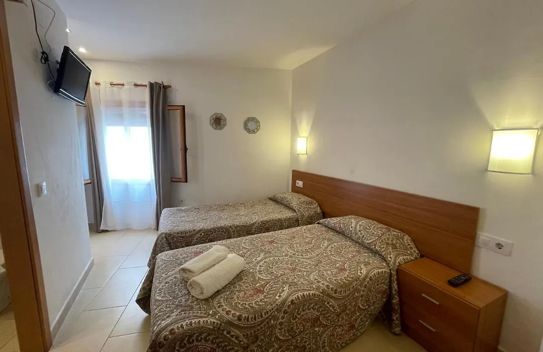 P&R Hostals Codolar-1