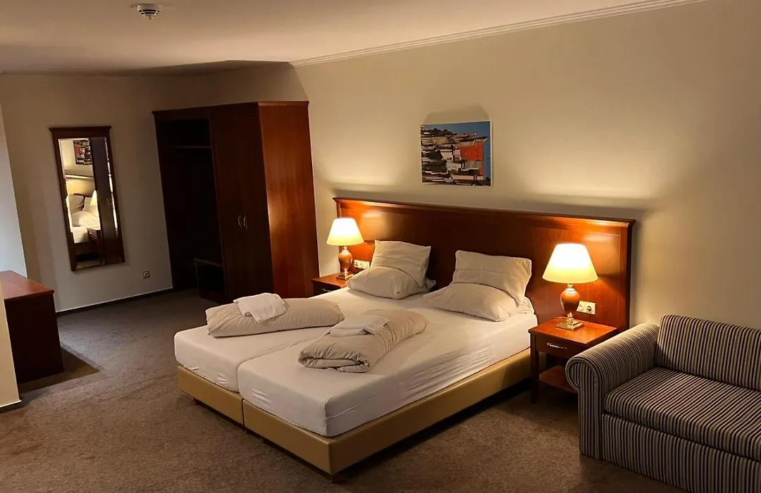 Hotel Hanseatischer Hof-1