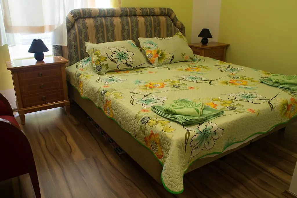 Rooms Cristal Roche-1