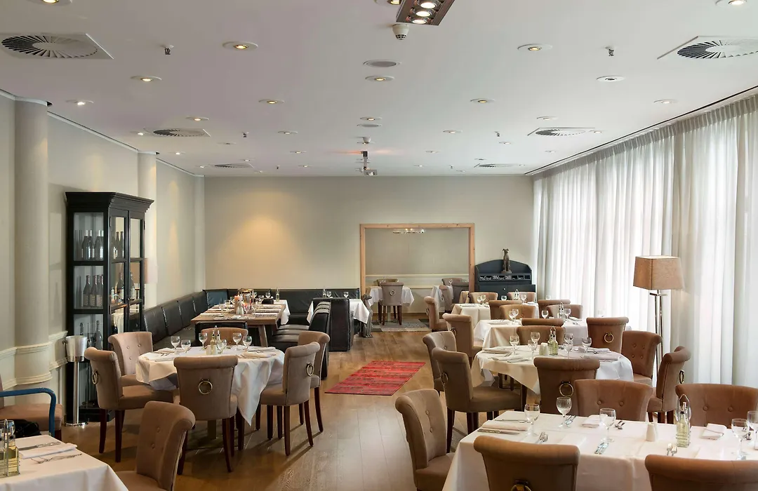 Wyndham Hannover Atrium-1