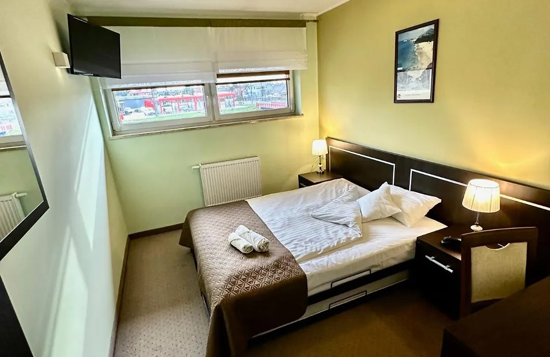 Hotel Pod Dębami-1
