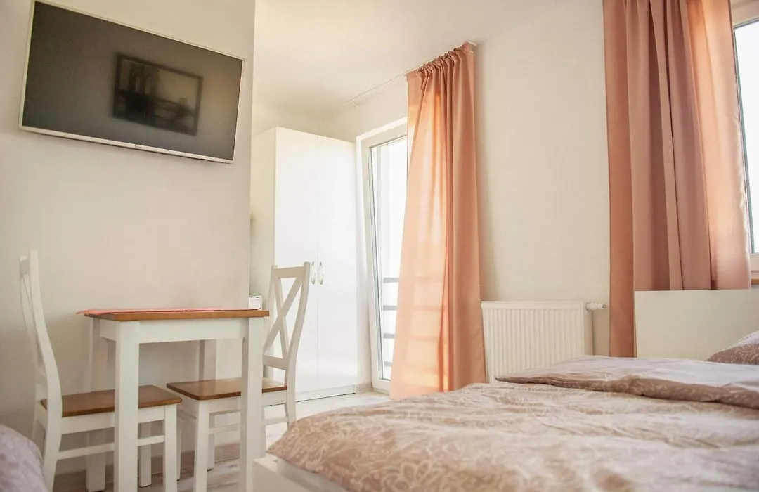 Słoneczna Bryza - domek, pokoje i apartamenty-1
