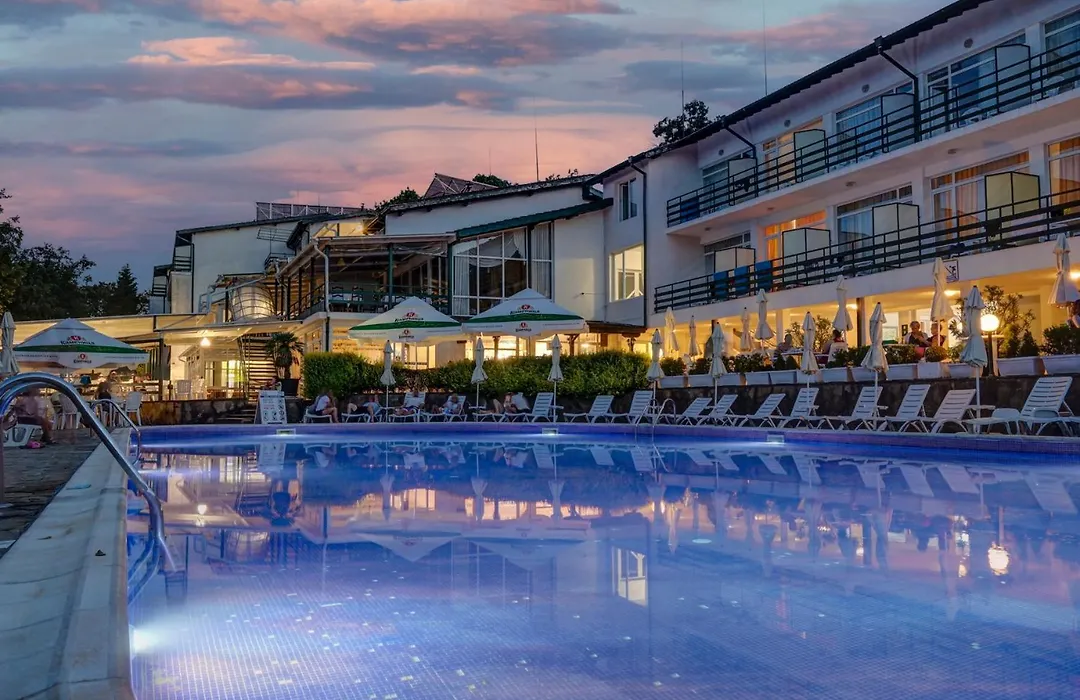 Kini Park Hotel All Inclusive & Free Parking-1