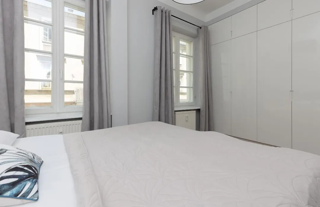 City Center Aparthotel Chmielna By Noclegi Renters-1