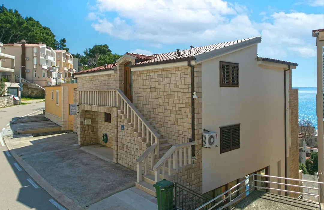 Guest House Lenka-1