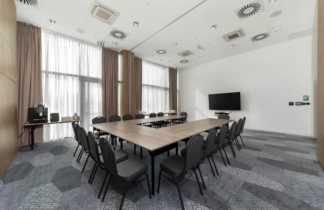 Hampton By Hilton Poznan Swarzedz-1