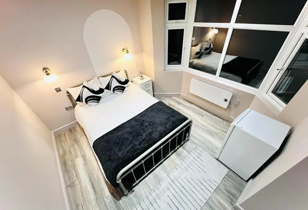 London Crescent House Top Location Ensuites Rooms Great Value-1