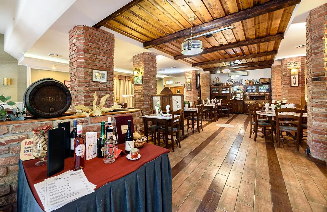Hotel Negy Evszak-1