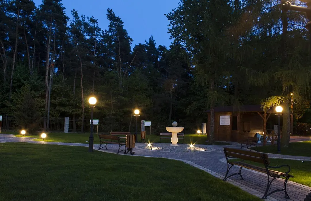 Hotel Modrzewiowy Dwór-1