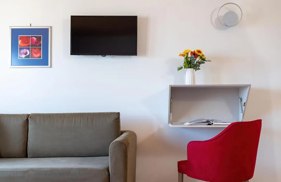 Flisvos Royal Hotel & Suites-1