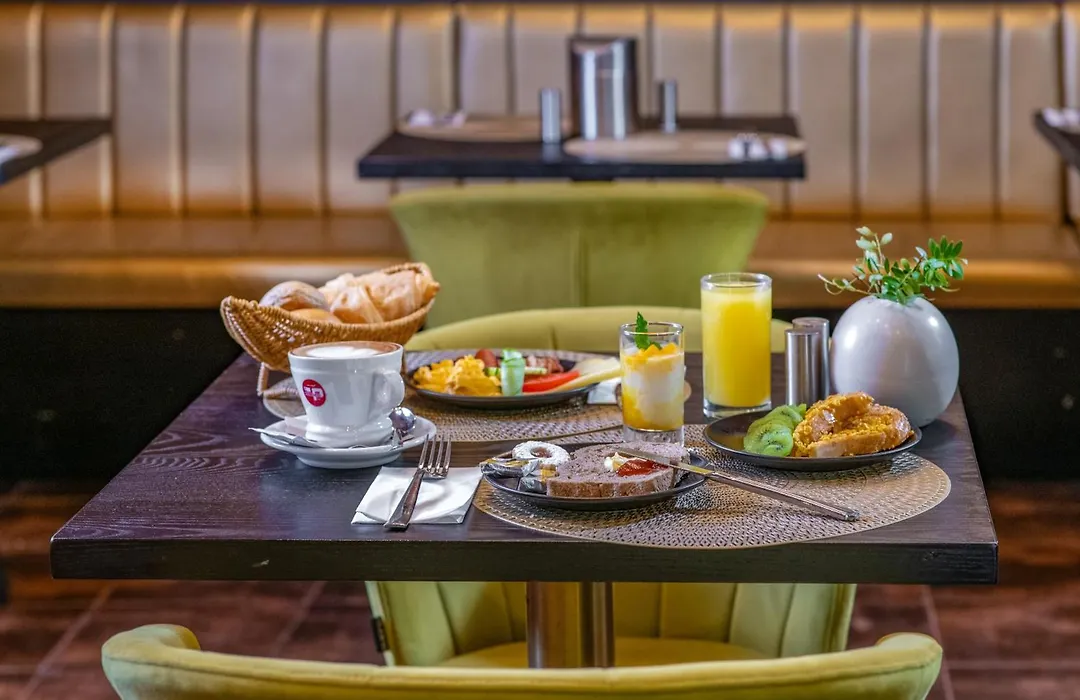 Andrassy Thai Hotel-1