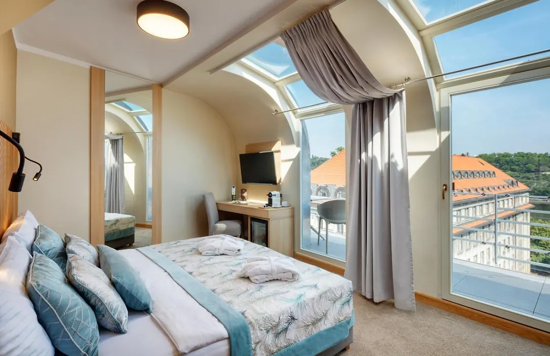 Hotel Clement-1