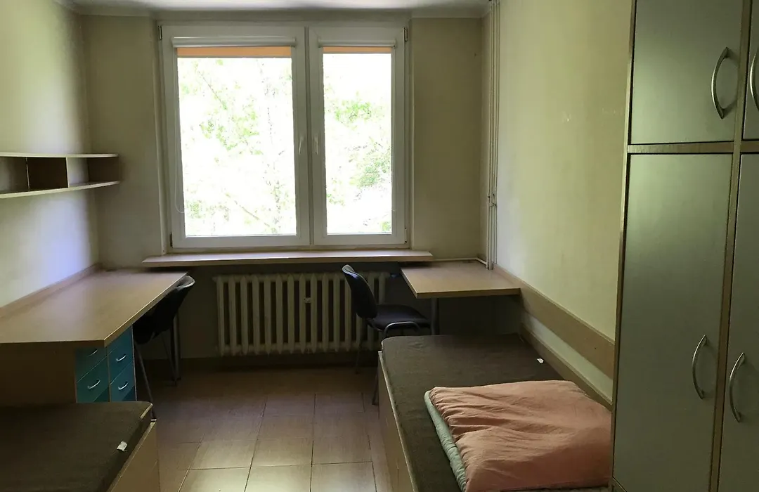Dom Studenta Pod Jeleniem-1