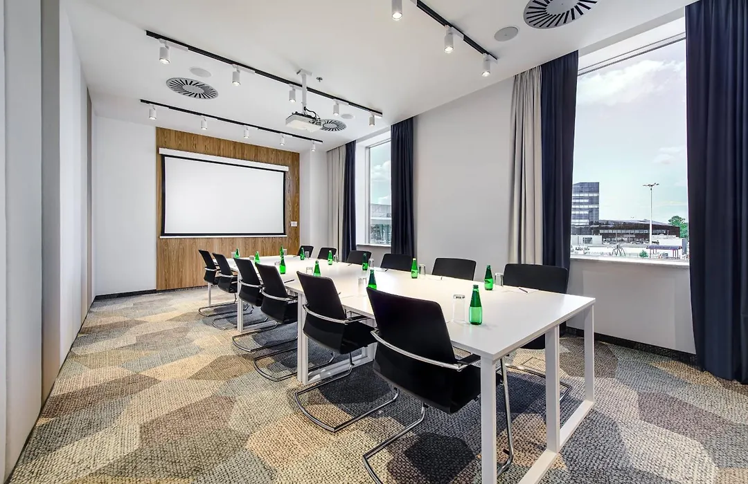 Courtyard By Marriott Warsaw Airport-1