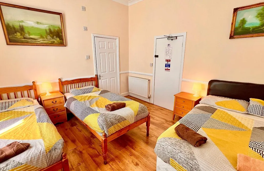 Castle Lodge Guest House 86-88 Sheil Rd L6 3Af-1
