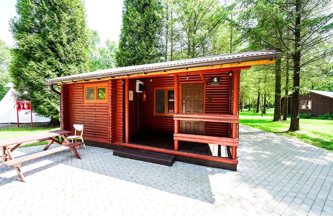 River Park Domki Wśród Drzew Wzdłuż Rzeki-1