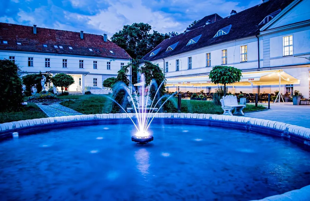 Hotel Nysa-1