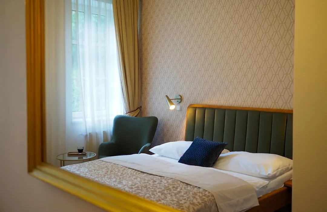 Hotel 16 & Apartments Prague City Living-1