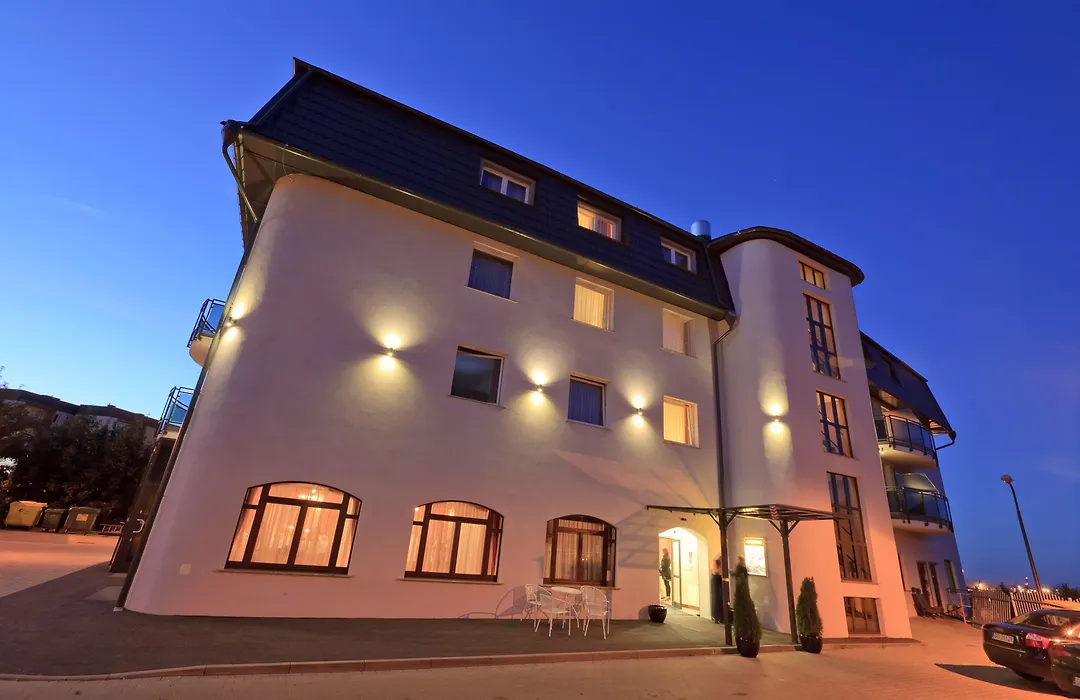 Amber Hotel-1