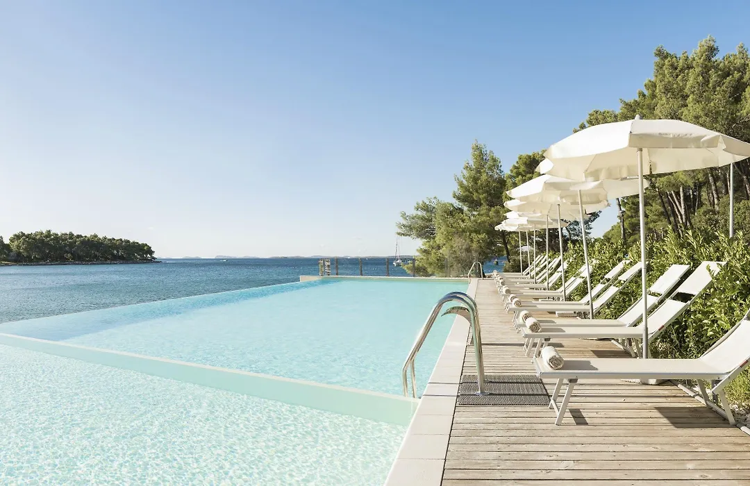 Crvena Luka Resort-1
