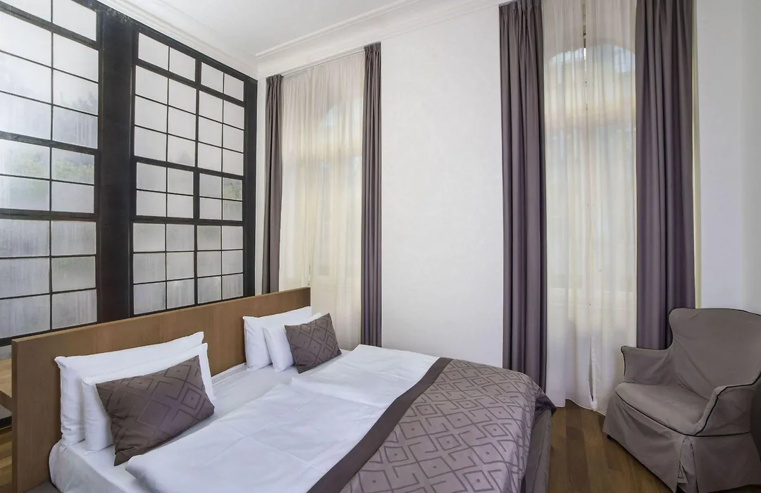 Hotel Golden Crown-1