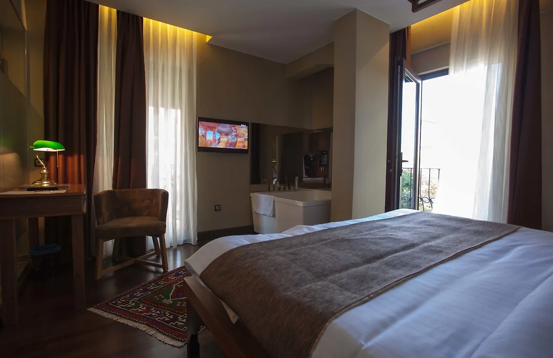 Juliet Rooms & Kitchen-1