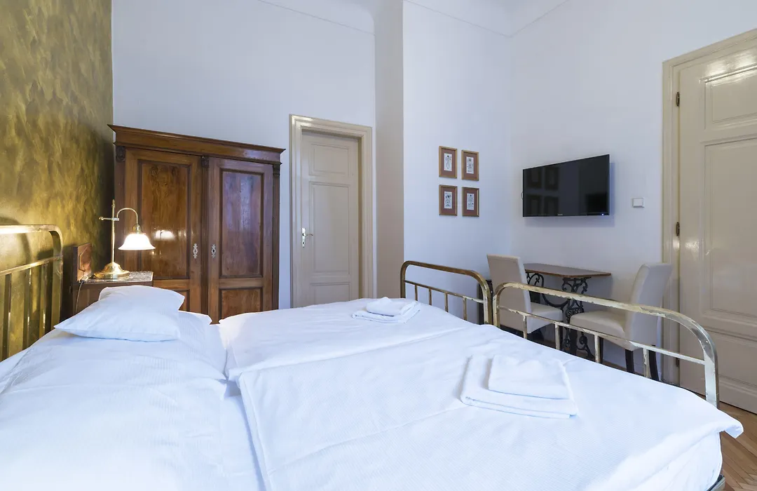 Hotel U Zlateho Jelena-1