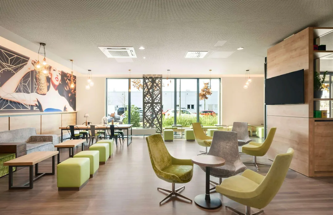 Super 8 By Wyndham Munich City North-1