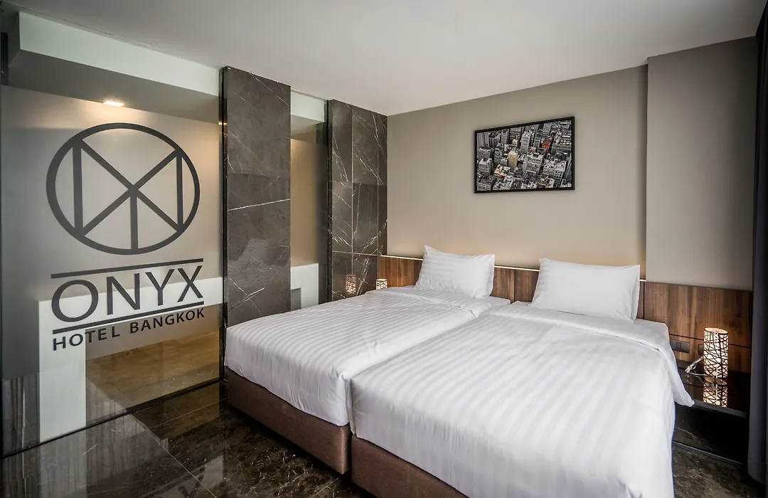 Onix Hotel Bangkok-1