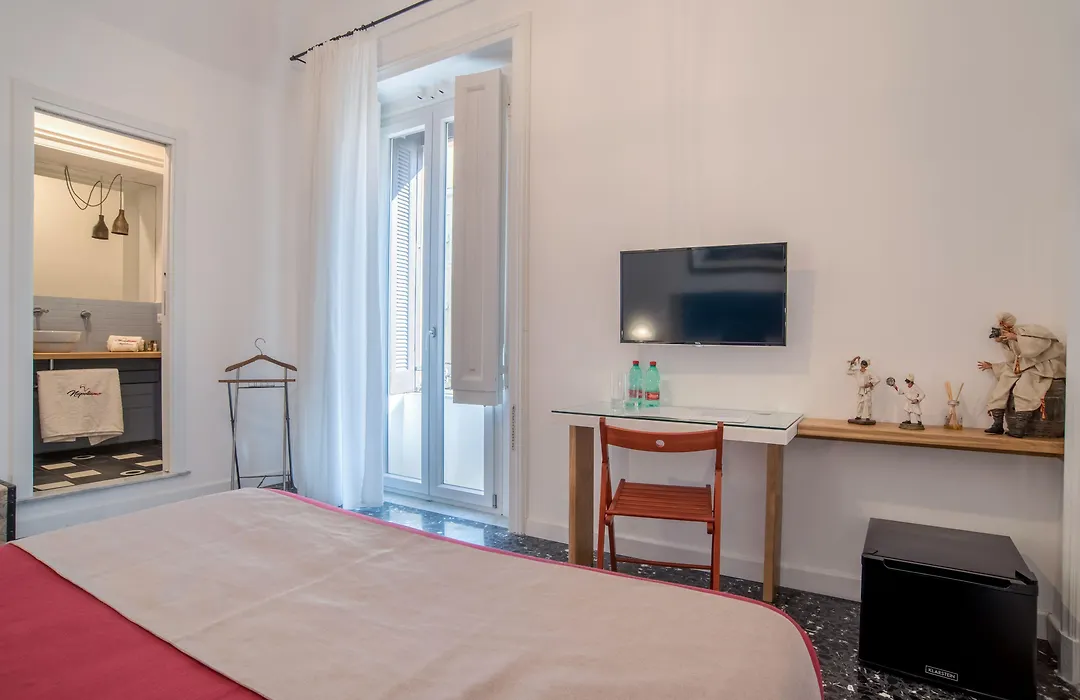 Napoliamo Guest House-1