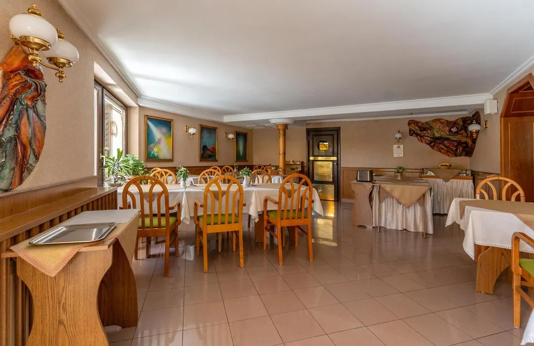Hotel Molnar-1