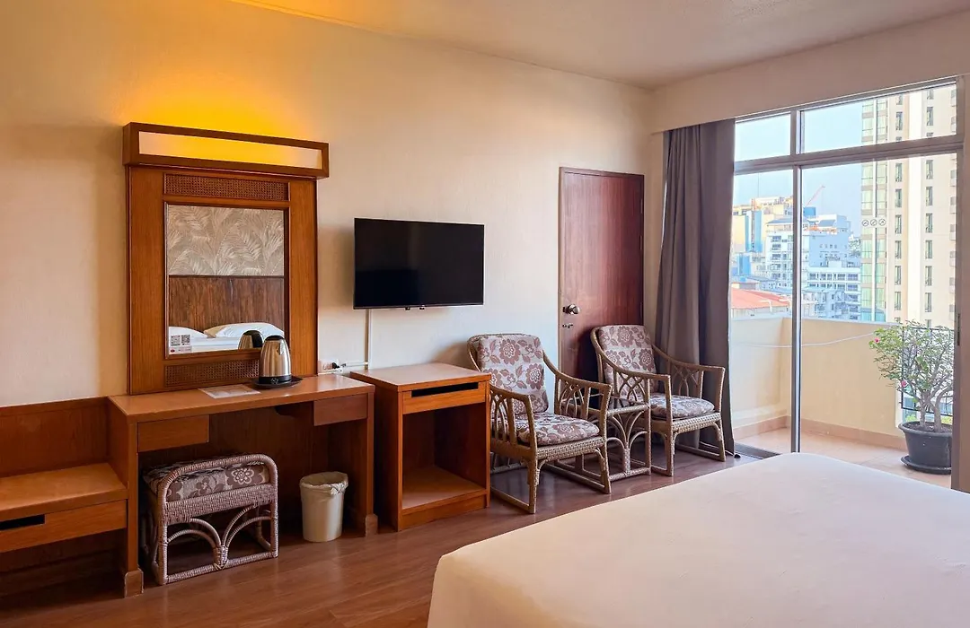 Golden Beach Hotel Pattaya-1