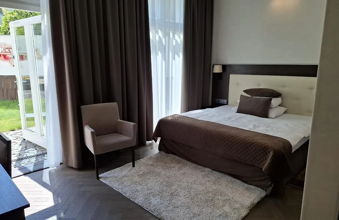 Red Baron Hotel & Restaurant-1