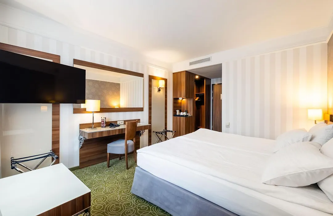 Hotel Lord - Warsaw Airport-1