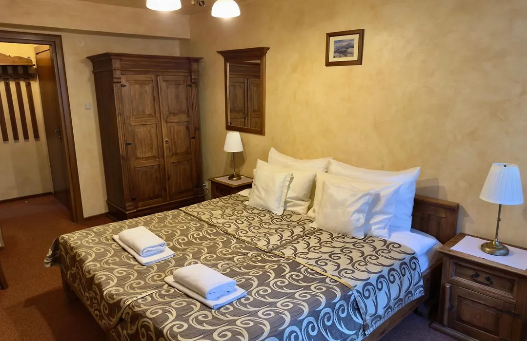 Hotel Dwór Karolówka-1