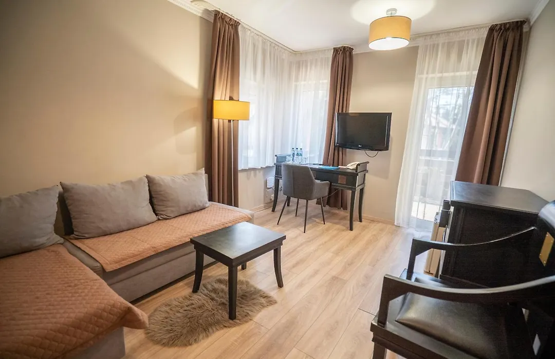 Hotel Ognisty Ptak-1